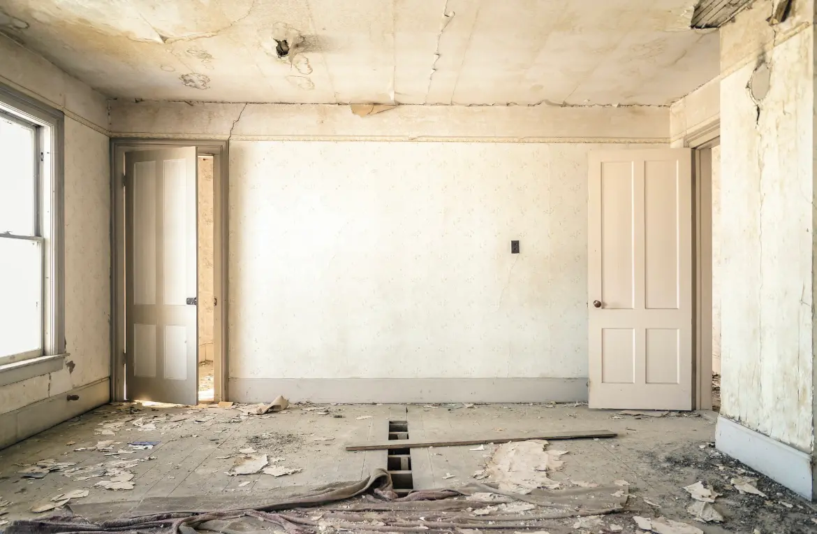 Waste disposal crew managing a cleanout project in Alliance